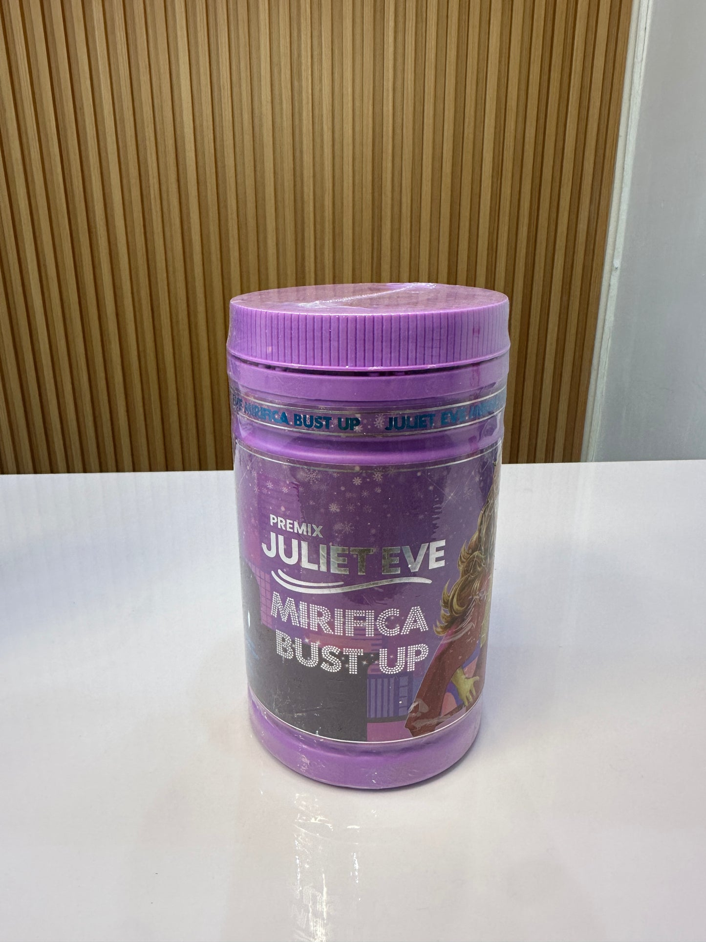 Juliet Eve Mirifica Bust Up