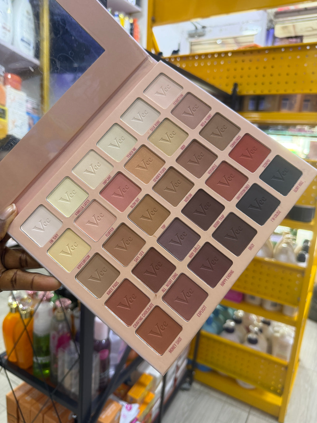 Vee Beauty Nudes Eyeshadow Pallet